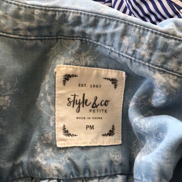 Button down - Picture 3 of 3